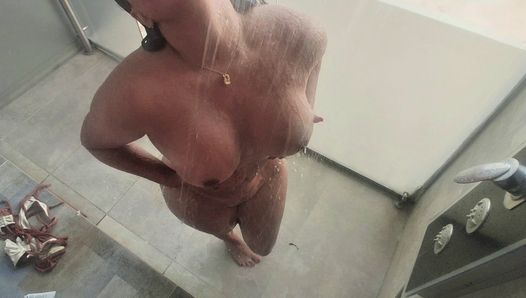 I put a hidden camera on my stepmother in the shower (sexy Latina)