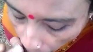 indian bhabhi sucking