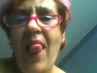 Granny, 60 yo, shows herself on webcam! Amateur!