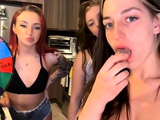 Webcams teen lesbian