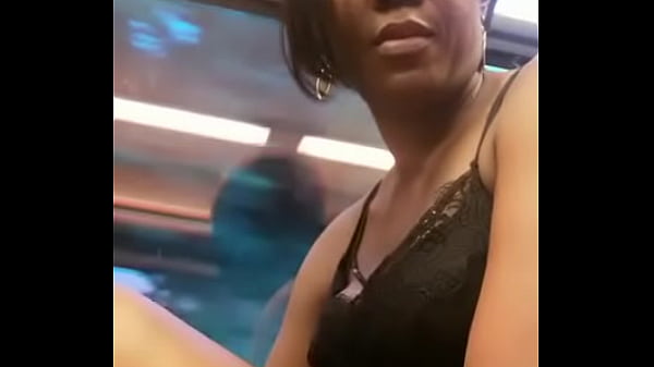 Elle suce dans le métro