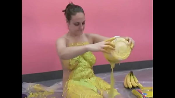 Ponytailed brunette covers her ass with smashed bananas